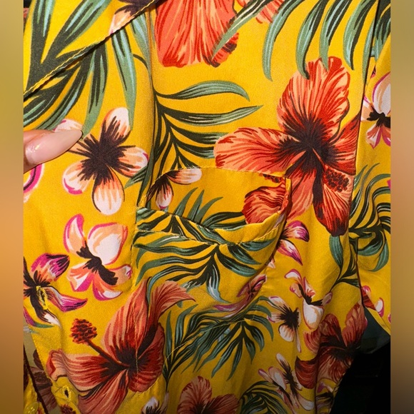Pacific and Co. Hawaiian Floral Button Up Shirt - Picture 4 of 11